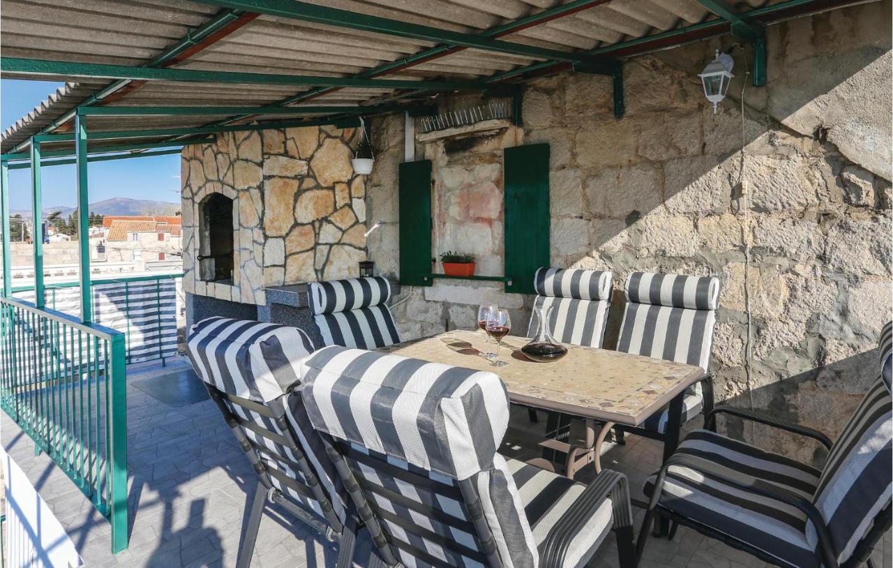 Lovely Apartment In Kastel Gomilica With Kitchen คาชเตลา ภายนอก รูปภาพ