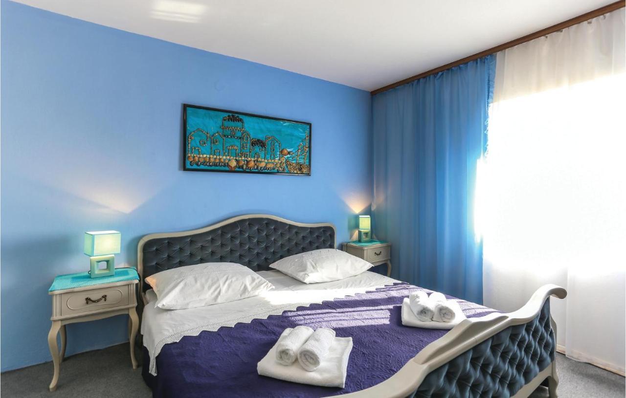 Lovely Apartment In Kastel Gomilica With Kitchen คาชเตลา ภายนอก รูปภาพ