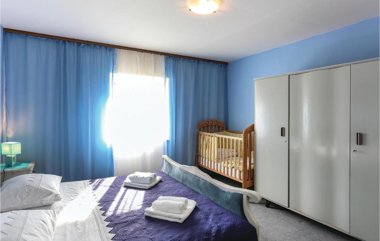 Lovely Apartment In Kastel Gomilica With Kitchen คาชเตลา ภายนอก รูปภาพ